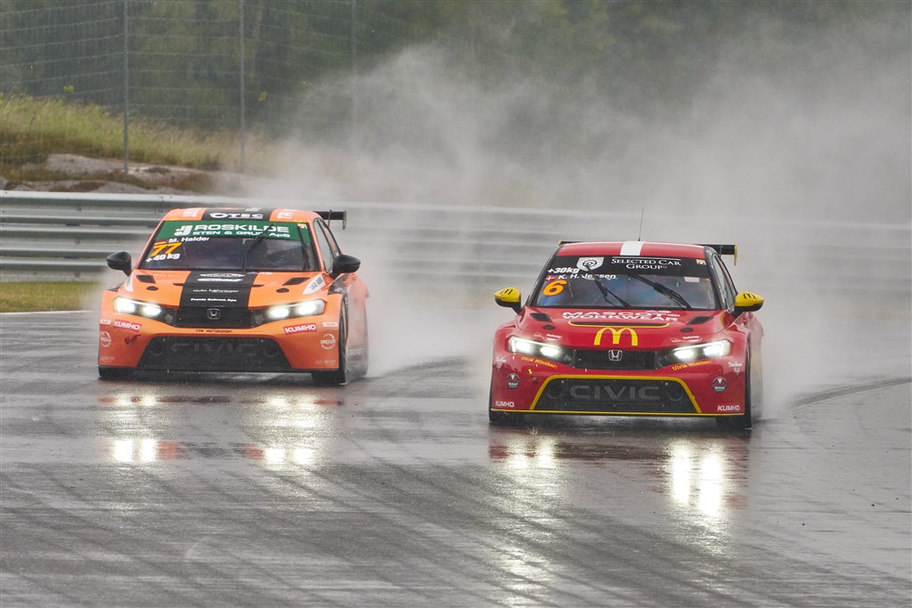 Regnvejrssejr til Kasper H. Jensen - og masser af fights igennem feltet.
(Foto: TCR Denmark)